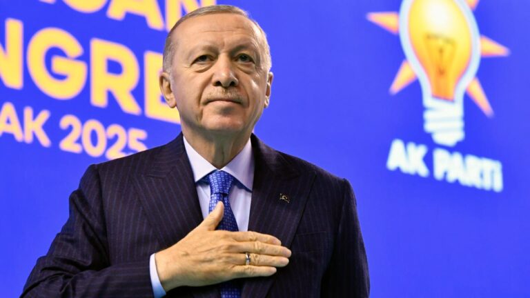 Çeyrek asrı geride bırakan AK Parti, yeni yaşını kutlamaya hazırlanıyor: güncel dosyada dikkat çeken ayrıntı